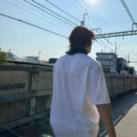 Sho Hirano Instagram – レモネードの後の散歩。
東京で地上走ってる電車見れる方が
レアじゃない？
あれ、おれだけ？笑
あと、4枚目サングラスななめってない？
あれ、ださくない？笑