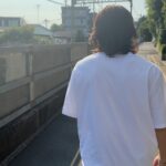 Sho Hirano Instagram – レモネードの後の散歩。
東京で地上走ってる電車見れる方が
レアじゃない？
あれ、おれだけ？笑
あと、4枚目サングラスななめってない？
あれ、ださくない？笑