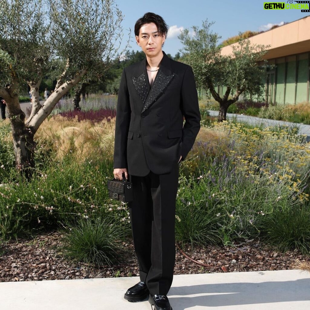 Shohei Miura Instagram - @fendi @silviaventurinifendi #fendi #fendiss24 #pr 「フェンディ ファクトリー」で開催されたフェンディ 2024年春夏 メンズコレクションに参加しました！！ FENDIファクトリーの皆様一丸となった、愛がある素敵なショーでした。 Fendi.comでもコレクションのアーカイブ動画をcheckできます。