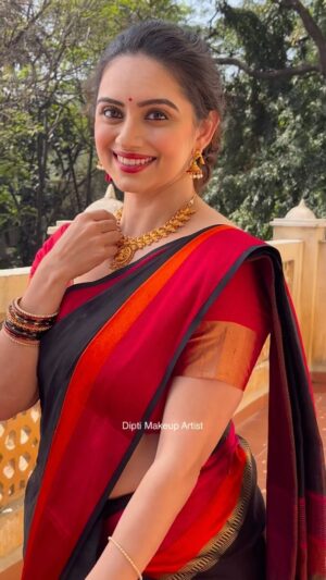 Shruti Marathe Instagram - मकरसंक्रांतीच्या हार्दिक शुभेच्छा. 
Gorgeous @shrumarathe 
Makeover @diptimakeupartist 
Saree @_thesilkera_ 
.
.
.
.
.
.
#diptimakeupartist 
#sankranti #sankrant2024 #shrutimarathe #celeb #marathicelebs #makarsankrant