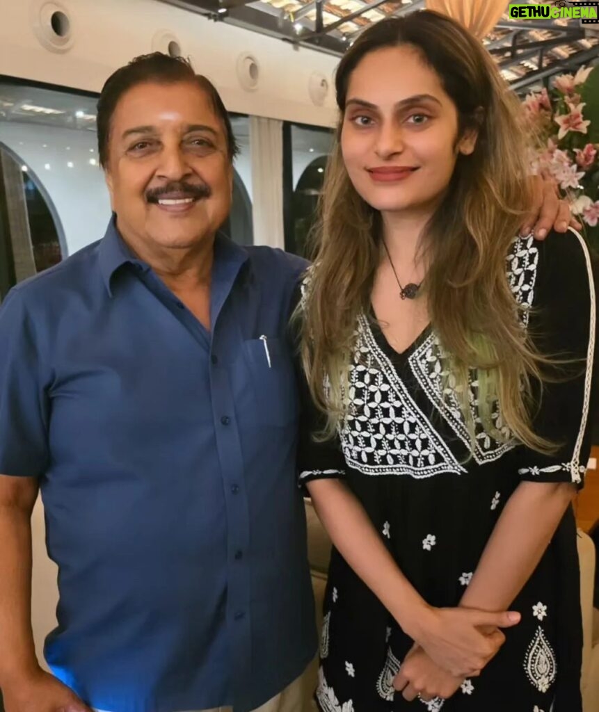 Shrutika Instagram - Feeling absolutely blessed to be standing next to such a legend; a man full of wisdom just brightened up my day in a flash 😍🥰 #legendaryactor #startruck #instagram #sivakumar #sir