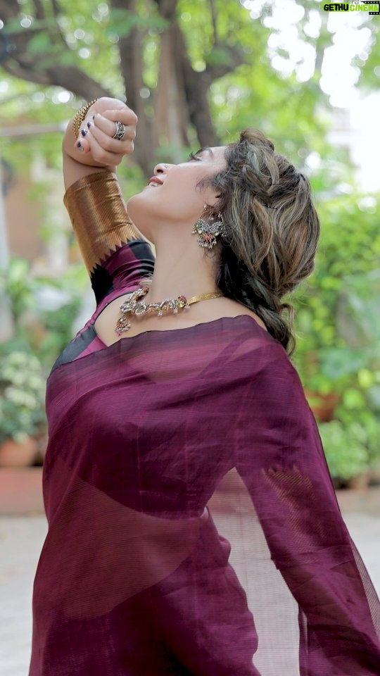 Shrutika Instagram - Saree n blouse @thariibyshrutika Jewelry @pradejewels #filmy #dance #sareelove #instafashion