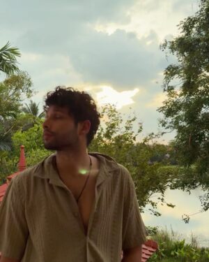 Siddhant Chaturvedi Instagram - Airdrop’s on
