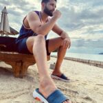 Siddhant Chaturvedi Instagram - Cruise’N in comfort with @Skechersindia 🌊🚶🏻 #Skechersindia #CaliGear #Foamies #Rainywear #Anti-odor #GoWalk5 #Waterfriendlydesign #SkechersAmbassador