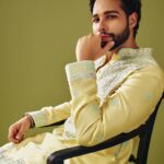 Siddhant Chaturvedi Instagram – गणपति बप्पा मोरया, मंगल मूर्ति मोरया! 🙏
.
.
.
.
Photographed by @harneshjoshi 
Styled by @nikitajaisinghani 
Wearing @abujanisandeepkhosla 
H&MU @swapnildiwakar_hair @hinaldattani