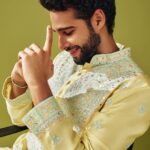 Siddhant Chaturvedi Instagram - गणपति बप्पा मोरया, मंगल मूर्ति मोरया! 🙏 . . . . Photographed by @harneshjoshi Styled by @nikitajaisinghani Wearing @abujanisandeepkhosla H&MU @swapnildiwakar_hair @hinaldattani