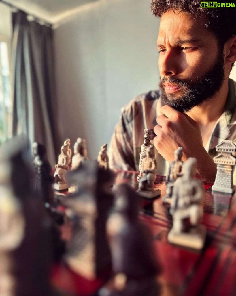 Siddhant Chaturvedi Instagram - Even in the game life we’re on the same side… My Knight! My Dad! #HappyFathersDay