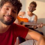Siddhant Chaturvedi Instagram – Just added some words to this iconic melody.
Thanks to @faroutakhtar for setting the vibe❤️
with my Veeru @dawgeek, a perfect sunday jam sesh.