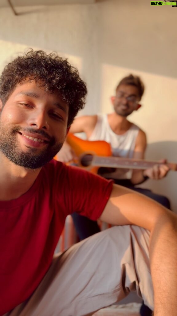 Siddhant Chaturvedi Instagram - Just added some words to this iconic melody. Thanks to @faroutakhtar for setting the vibe❤ with my Veeru @dawgeek, a perfect sunday jam sesh.