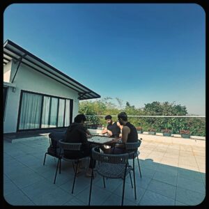 Siddhant Chaturvedi Instagram - Finally sab ko ek saath chutti mili! It had been a while! 
Thank you @saffronstays @koshavillas for your warm hospitality! Breezy, easy, good food and a beautiful view!
@nirmit.music Bro your house is a vibe and to make it happen so last minute! I owe you one! Also please my regards to Aunty! ❤️