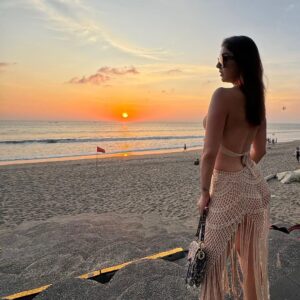 Sidhika Sharma Instagram - I don’t need contouring,I got tan lines 🙈😉