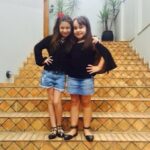 Sienna Belle Instagram - @valenthinarodarteoficial a esse ponto, textos já viraram clichês e as palavras continuam com sentidos fortes e significantes! se o mundo fosse recheado de “thinas”, a gente seria mais feliz, mais leve, mais unido <3 hoje a thina completa 15 anos (e isso não acontece todo dia! 🤍) thina… você já parou pra pensar que a gente nunca mais vai ser jovem como hoje, com o coração aberto pra oportunidades e desafios novos, arriscando e vivendo intensamente sem olhar pra frente nem pra trás. apenas vivendo! pois é… pros seus 15, eu quero que você VIVA intensamente, sério! te conheço a metade da minha vida e desde sempre você foi uma grande sonhadora com capacidade de chegar a lua se quisesse! a thina é batalhadora. disse que ela não consegue? é aí que ela faz, e faz 1000x mais caprichado do que você! 😝 ela bate o pé, sabe o que quer e a determinação é o lema de vida dela. quem vê de fora passa a apenas admirar o ser humaninho que ela é <3 eu não conheço uma pessoa (em plena saúde) que não ame, e se encanta pela thina. ninguém resiste! ela é talento, ela é adrenalina, só risadas e sorrisos que marcam momentos especiais, pureza, simplicidade, o amor mais verdadeiro que você vai conhecer e muuuiitooo esforço, um coração bizarro de enorme com um carinho imenso pelos outros (tanto que as vezes, ela esquece dela mesma). ser amiga dela é um privilégio muito maior do que qualquer coisa material! se você conhece a thina e tem a honra de viver ao lado dela… desfrute disso… você tem muita sorte! feliz 15 thina! 🌟 te amo muuuito, e óbvio que isso você já sabe! te desejo as melhores coisas, e tudo de bom que o universo tem pra te oferecer. ♥️💌 você merece o mundo TODINHO, e não deixe ninguém te dizer o contrário ;) que papai do céu te abençoe muito, e ontem foi a prova viva de que ele sempre estará do seu lado, e do lado da sua família brilhante! ✨ p.s. guarde com carinho a sua cartinha! tem mais escrito lá! <3 te amo! hoje o dia é seu e vamos fazer ele inesquecível. pronta? espero que sim! 😝🙈🤍