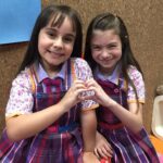 Sienna Belle Instagram - @valenthinarodarteoficial a esse ponto, textos já viraram clichês e as palavras continuam com sentidos fortes e significantes! se o mundo fosse recheado de “thinas”, a gente seria mais feliz, mais leve, mais unido <3 hoje a thina completa 15 anos (e isso não acontece todo dia! 🤍) thina… você já parou pra pensar que a gente nunca mais vai ser jovem como hoje, com o coração aberto pra oportunidades e desafios novos, arriscando e vivendo intensamente sem olhar pra frente nem pra trás. apenas vivendo! pois é… pros seus 15, eu quero que você VIVA intensamente, sério! te conheço a metade da minha vida e desde sempre você foi uma grande sonhadora com capacidade de chegar a lua se quisesse! a thina é batalhadora. disse que ela não consegue? é aí que ela faz, e faz 1000x mais caprichado do que você! 😝 ela bate o pé, sabe o que quer e a determinação é o lema de vida dela. quem vê de fora passa a apenas admirar o ser humaninho que ela é <3 eu não conheço uma pessoa (em plena saúde) que não ame, e se encanta pela thina. ninguém resiste! ela é talento, ela é adrenalina, só risadas e sorrisos que marcam momentos especiais, pureza, simplicidade, o amor mais verdadeiro que você vai conhecer e muuuiitooo esforço, um coração bizarro de enorme com um carinho imenso pelos outros (tanto que as vezes, ela esquece dela mesma). ser amiga dela é um privilégio muito maior do que qualquer coisa material! se você conhece a thina e tem a honra de viver ao lado dela… desfrute disso… você tem muita sorte! feliz 15 thina! 🌟 te amo muuuito, e óbvio que isso você já sabe! te desejo as melhores coisas, e tudo de bom que o universo tem pra te oferecer. ♥️💌 você merece o mundo TODINHO, e não deixe ninguém te dizer o contrário ;) que papai do céu te abençoe muito, e ontem foi a prova viva de que ele sempre estará do seu lado, e do lado da sua família brilhante! ✨ p.s. guarde com carinho a sua cartinha! tem mais escrito lá! <3 te amo! hoje o dia é seu e vamos fazer ele inesquecível. pronta? espero que sim! 😝🙈🤍