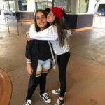 Sienna Belle Instagram - @valenthinarodarteoficial a esse ponto, textos já viraram clichês e as palavras continuam com sentidos fortes e significantes! se o mundo fosse recheado de “thinas”, a gente seria mais feliz, mais leve, mais unido <3 hoje a thina completa 15 anos (e isso não acontece todo dia! 🤍) thina… você já parou pra pensar que a gente nunca mais vai ser jovem como hoje, com o coração aberto pra oportunidades e desafios novos, arriscando e vivendo intensamente sem olhar pra frente nem pra trás. apenas vivendo! pois é… pros seus 15, eu quero que você VIVA intensamente, sério! te conheço a metade da minha vida e desde sempre você foi uma grande sonhadora com capacidade de chegar a lua se quisesse! a thina é batalhadora. disse que ela não consegue? é aí que ela faz, e faz 1000x mais caprichado do que você! 😝 ela bate o pé, sabe o que quer e a determinação é o lema de vida dela. quem vê de fora passa a apenas admirar o ser humaninho que ela é <3 eu não conheço uma pessoa (em plena saúde) que não ame, e se encanta pela thina. ninguém resiste! ela é talento, ela é adrenalina, só risadas e sorrisos que marcam momentos especiais, pureza, simplicidade, o amor mais verdadeiro que você vai conhecer e muuuiitooo esforço, um coração bizarro de enorme com um carinho imenso pelos outros (tanto que as vezes, ela esquece dela mesma). ser amiga dela é um privilégio muito maior do que qualquer coisa material! se você conhece a thina e tem a honra de viver ao lado dela… desfrute disso… você tem muita sorte! feliz 15 thina! 🌟 te amo muuuito, e óbvio que isso você já sabe! te desejo as melhores coisas, e tudo de bom que o universo tem pra te oferecer. ♥️💌 você merece o mundo TODINHO, e não deixe ninguém te dizer o contrário ;) que papai do céu te abençoe muito, e ontem foi a prova viva de que ele sempre estará do seu lado, e do lado da sua família brilhante! ✨ p.s. guarde com carinho a sua cartinha! tem mais escrito lá! <3 te amo! hoje o dia é seu e vamos fazer ele inesquecível. pronta? espero que sim! 😝🙈🤍