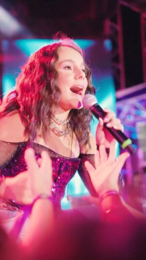 Sienna Belle Instagram - 2022 foi um ano surreal! 🥹 Obrigada a todos vocês que fizeram parte de cada momentinho especial <3 que venham muitos shows, encontros e processos pra que a gente possa se encontrar e viver muito juntos! ✨

um ENORME obrigada a todos que fizeram parte desse ano cheio de loucuras, e em especial… esse show! 

já temos muitos planos e aventuras para 2023! 👀❤️‍🔥