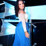 Sienna Belle Instagram - o que é um pontinho azul andando pelo navio? 🦋✨ click by @ricardooaugusto <3