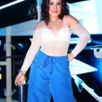 Sienna Belle Instagram - o que é um pontinho azul andando pelo navio? 🦋✨ click by @ricardooaugusto <3