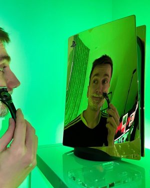 Simon Minter Instagram - Time for an effortless shave thanks to the new Gillette Labs razor. #effortlessflow #ad @gilletteuk