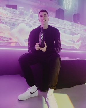 Simon Minter Instagram - It’s a beautiful thing.

XIX Vodka is a trading brand of the Sidemen