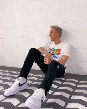 Simon Minter Instagram - Wanna be in with the chance of winning an iPad Pro? All you need to do is follow @jdofficial, like and comment on this post to be in with the chance of winning. Comp ends 25.07.20 #ad