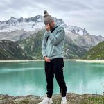 Simon Minter Instagram - Just wanted a nice photo in front of the lake.