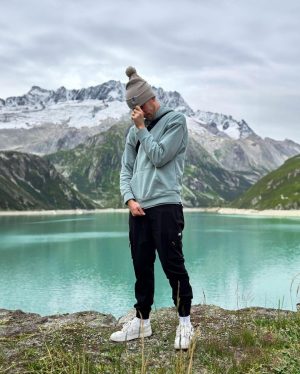 Simon Minter Instagram - Just wanted a nice photo in front of the lake.