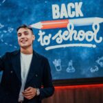 Simone Paciello Instagram - Questa sera su Italia 1 a Back To School torneró tra i banchi di scuola per rifare l’esame di quinta elementare. Come sarà andata? Inizio anticipatamente a chiede scusa a tutti i miei ex professori 🫶🏻❤️