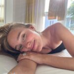Sina Deinert Instagram - 2024 • Be my authentic self • meditate more 🧘‍♀️ • make myself proud 💚 Berlin, Germany
