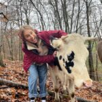 Sina Deinert Instagram - I went to visit @moustache_farmer on his rescue farm today @lebenshof_odenwald !!! And really really enjoyed it haha 🙆🏼‍♀️🙊 thank you for showing us around 🫶🏼💜