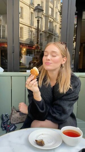 Sina Deinert Instagram - Paris, Croissants and Fall... honestly don’t need anything else!!! 
🍂🍁🇫🇷🥐