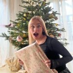 Sina Deinert Instagram - Happy Holidays everyone🎄✨💝 wishing you and your family/friends love, peace and happiness!! 🙏🏼 Germany