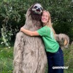Sina Deinert Instagram - Will you be Lotti’s Valentine? 💞🦥 Show some love on this special day and help us to protect Lotti’s home, the Amazon Rainforest. Join me and Greenpeace on their mission, dance the choreo alone or together with your loved ones and share it on your social media. Don’t forget to tag me and @greenpeace.de so we can see all your lovely videos. 💃✨ Love from me and Lotti the Sloth ❣️ _____ Willst du Lottis Valentin sein? 💞🦥 Zeig an diesem besonderen Tag etwas Liebe und hilf uns, Lottis Zuhause, den Amazonas- Regenwald, zu schützen. Schließ dich Greenpeace und mir auf unserer Mission an, tanze die Choreo alleine oder zusammen mit deinen Liebsten und teile sie auf deinen sozialen Medien. Vergiss nicht, @greenpeace.de und mich zu taggen, damit wir alle eure schönen Videos sehen können. ✨ Ganz viel Liebe von mir und Lotti, dem Faultier ❣️
