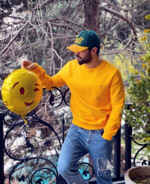 Sina Mehrad Instagram - .
۲۸ سالگی...🌻💛