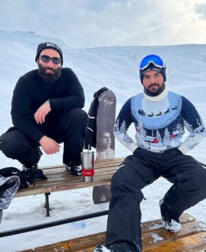 Sina Mehrad Instagram - …. الو ، الو الو خدا
با داش حمید و آقا تختی ❤️❄️
@hamidsefat