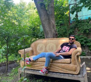 Sina Mehrad Instagram - 😉...بازی تاج و تخت
#آقازاده 
همچنان سر فیلمبرداری