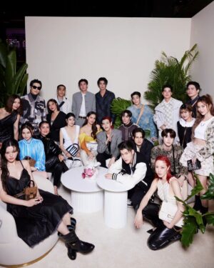 Sirin Horwang Instagram - Captured last night at #LVtheplace
ค่ำๆ วีดีโอมาเพิ่ม 🤣🤣 wowza @louisvuitton