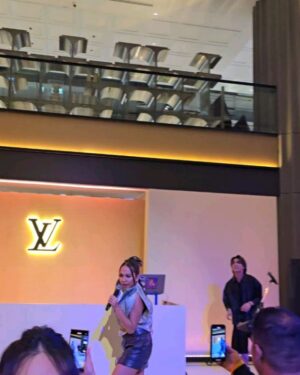 Sirin Horwang Instagram - Captured last night at #LVtheplace
ค่ำๆ วีดีโอมาเพิ่ม 🤣🤣 wowza @louisvuitton