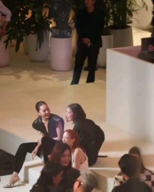 Sirin Horwang Instagram - Captured last night at #LVtheplace
ค่ำๆ วีดีโอมาเพิ่ม 🤣🤣 wowza @louisvuitton