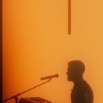 Sirvan Khosravi Instagram - - چشمام خیره‌ن روزام می‌رن ابرا تیره‌ن روزام می‌رن ویدئو اجرای آهنگ “زیر آب” در تهران (فروردین ۱۴۰۱) رو میتونین تو کانال یوتیوبم ببینین. ترانه: سیروان خسروی ، زانیار خسروی آهنگ و تنظیم: سیروان خسروی کارگردانی و تدوین: مرتضی و مصطفی ملوان ‏#sirvankhosravi #sirvan #sirvantehran #sirvanconcert Tehran, Iran