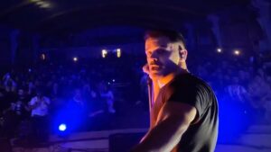 Sirvan Khosravi Instagram - -
گوشه‌ای از انرژی مردم رشت 💯❤️
#sirvankhosravi #sirvan #sirvanrasht #sirvanconcert