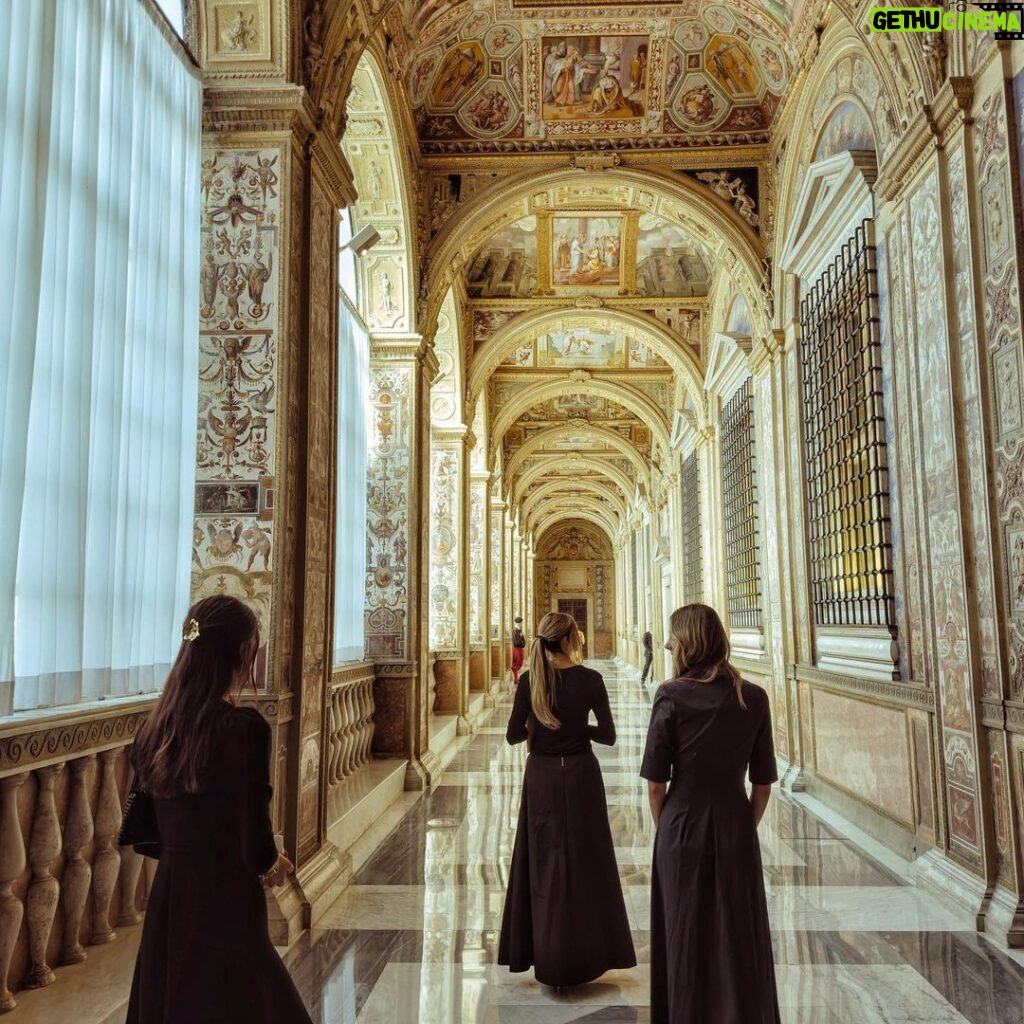 Sistine Rose Stallone Instagram - 🤍Sistine Chapel🖤 Vatican City