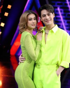 Siwat Chotchaicharin Instagram - ร้องข้ามกำแพง คืนนี้เจอกัน 20.05 
บอกเลยโดนแกงหนักมากกกก😂😂😂😂
#workpoint 
#ซีศิวัฒน์
#เอมี่กลิ่นประทุม