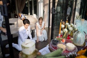 Siwat Chotchaicharin Instagram - วันที่ 27 มกราคม เป็นวันคล้ายวันเกิดของผม ได้ทำบุญเลี้ยงพระ อุทิศส่วนกุศลให้กับญาติสนาทมิตรสหาย ขอบคุณเพื่อนๆที่มาร่วมอนุโมทนาบุญ ขอบคุณพี่เป็ก @pegliyah ที่ส่งโก๋เป็ก อาหารอร่อยๆมาให้สำหรับดูแลแขก ขอบคุณเสริมบุญที่ดูแลให้คำแนะนำในการจัดแจงสถานที่และเตรียมของทุกอย่างให้ครับ @sermboon999 

ขอบคุณเพื่อนพี่น้องที่มา และต้องขอบคุณภรรยาที่น่ารักของผม เป็นคนจัดการดีลทุกอย่างให้อย่างสมบูรณ์แบบ
ปีนี้ไม่ขออะไรมาก ขอให้เรารักๆกันแบบนี้ตลอด ไม่ได้ต้องการอะไรไปมากกว่านี้ละ อ่อ ขอเงินรายวันเพิ่มจาก 500 บาท เป็น 1,000 ได้มั้ย🤣 

สุดท้ายขอแผ่ผลบุญให้ทุกท่าน ร่วมอนุโมทนาบุญนะครับ🙏😊
#ฉันในวัย41ปี