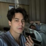 Siwat Chotchaicharin Instagram - ไม่ไหวบอกไหว…🤮 อาหารเป็นพิษ..แบบโคตรๆรุนแรงทั้งคู่ ทั้งอาเจียน ทั้งท้องเสีย เป็นสิบๆรอบตั้งแต่เมื่อคืน เป็นอะไรที่ทรมานมาก พี่มี่อาเจียนน่าสงสารมากกก ๆ คุณหมอให้ยาแก้อาเจียนยาฆ่าเชื้อ กว่ายาจะkick in กว่าอาการจะค่อยๆดีขึ้นก็ตีสามแล้ว แต่พี่มี่ยังอาเจียนอยู่เลย กว่าจะได้หลับจริงๆก็ตอนตีสี่ สรุปร่วงกันหมด ทั้งแมรี่ เจเจ แพร ผม พี่มี่ แต่เราสองคนหนักสุด ตอนนี้อาการดีขึ้นแล้ว ขอบคุณทุกๆคนนะครับที่เป็นห่วง โรงพยาบาลดูแลดีมากๆครับ ทั้งคุณหมอและพยาบาล ขอบคุณที่เข้าใจเราสองคนมากๆครับ ช่วงนี้จะรับประทานอะไรก็ระวังๆกันหน่อยนะครับ เป็นอะไรขึ้นมามันไม่สนุกเลยจริงๆ เสียงานเสียการ เสียตังค์ด้วย ขอบคุณทุกท่านนะครับที่เป็นห่วง🙏❤️ รพ. สินแพทย์ สาขาลำลูกกา