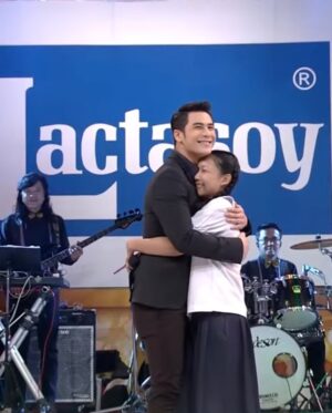 Siwat Chotchaicharin Instagram - ดีใจมากๆที่วันนี้หนูโตขึ้น เก่งขึ้น แข็งแรงขึ้นมากๆ ขอบคุณเฟิร์สมากๆนะคะที่มาร้องเพลงด้วยกันกับพี่ ขอให้ดังๆปังๆกับทุกสิ่งที่หนูตั้งใจนะ รักนะ❤️ 

พี่อาจจะไม่ได้ไปงานแต่ง แต่วันนั้นก็อวยพรไปละนะ แล้วก็อย่าดื้ออย่าซนให้มันมากนักล่ะ🙄

 ดีๆกับพี่ตั้มเค้าหน่อยเด้ออีหล้า😁
ยินดีด้วยกับทั้งคู่นะครับ @firstty.pct