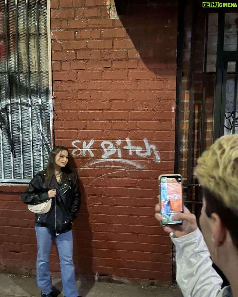 Sky Katz Instagram - la dump 🔬