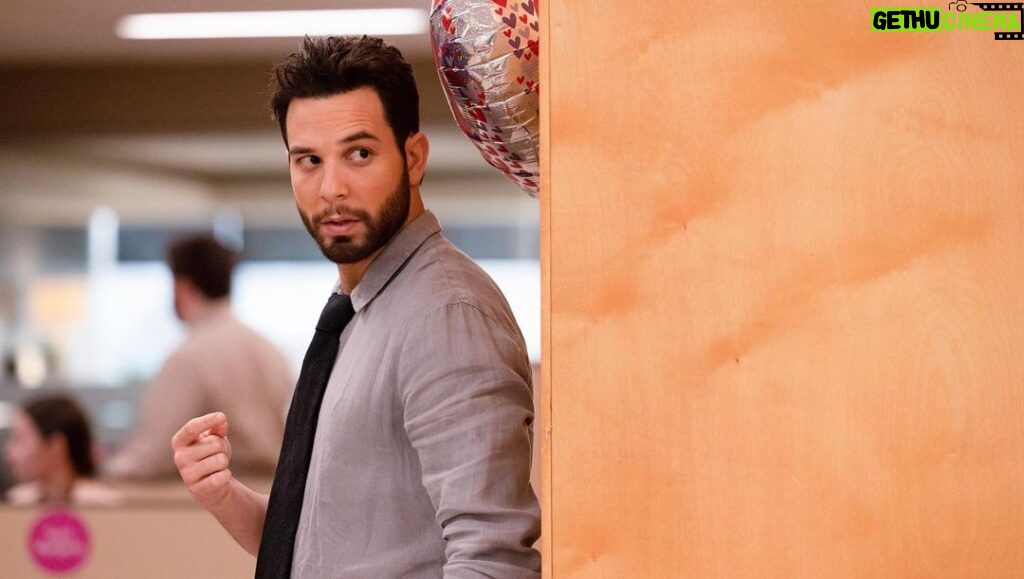 Skylar Astin Instagram - It’s the VALENTINE’S DAY episode of @sohelpmecbs There’s a firewall, we finally meet Susan’s fiancé Peter, and OH MY GOD IS THAT A DEAD BODY?!?! 😵 9/8c on @cbstv ❤☠🔥🕵🏻‍♂