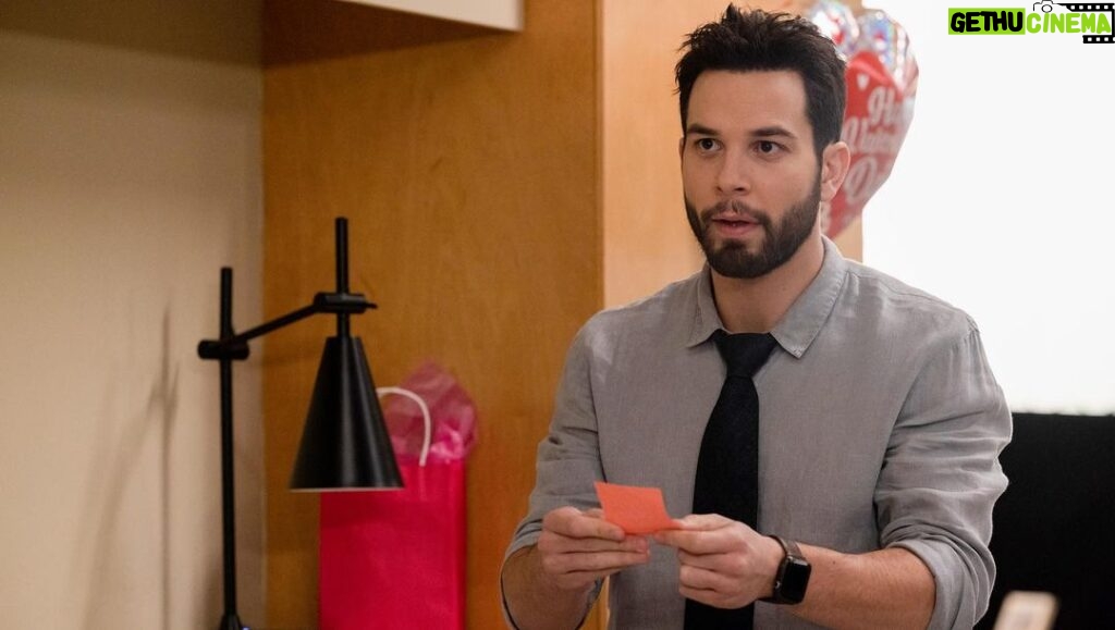 Skylar Astin Instagram - It’s the VALENTINE’S DAY episode of @sohelpmecbs There’s a firewall, we finally meet Susan’s fiancé Peter, and OH MY GOD IS THAT A DEAD BODY?!?! 😵 9/8c on @cbstv ❤☠🔥🕵🏻‍♂