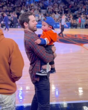 Skylar Astin Instagram - Luca On Ice / Luca Courtside / Luca On The Tron
🏀 ⛸️ 💙

📸 @mfarsi for @thegarden