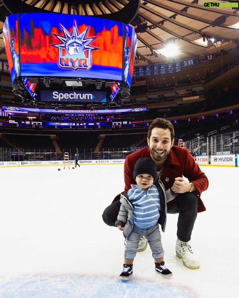 Skylar Astin Instagram - Luca On Ice / Luca Courtside / Luca On The Tron 🏀 ⛸ 💙 📸 @mfarsi for @thegarden Madison Square Garden